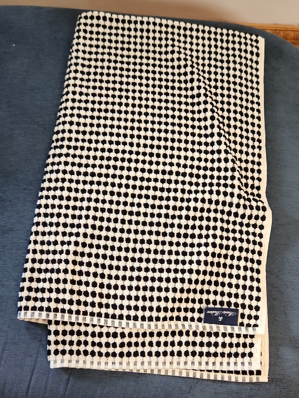 Brooks Brothers Black/Ecru Cream Raised Dots Bath Towel 30"x54"